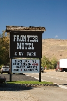 DSC_1871_Happy_Guests_and_Grouches By the side of the road we encountered a very unusual motel advertising sign